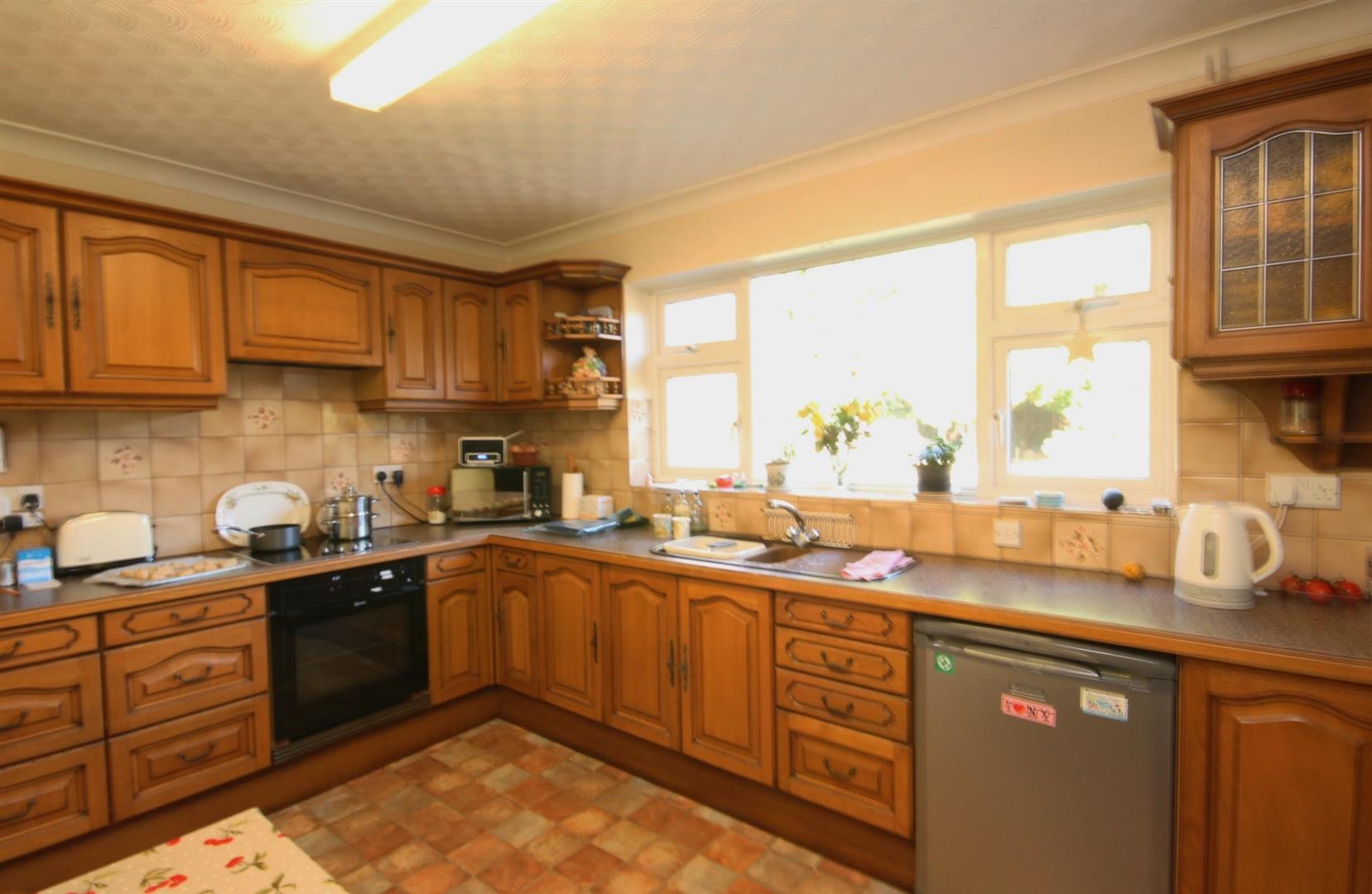 KITCHEN/BREAKFAST ROOM
